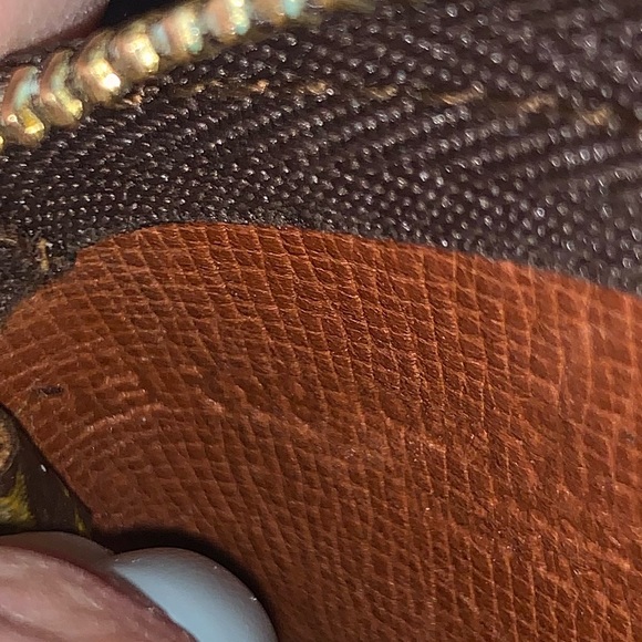 ❌SOLD❌100% Authentic Louis Vuitton Key/Card Holder - Picture 6 of 6